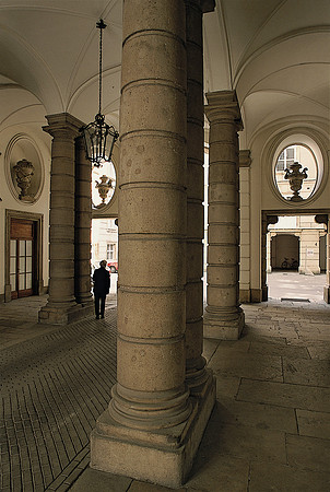 Vienna, Schönborn-Batthyany Palace vestibule to courtyard