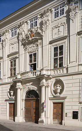 Vienna, Schönborn-Batthyany Palace portal bays