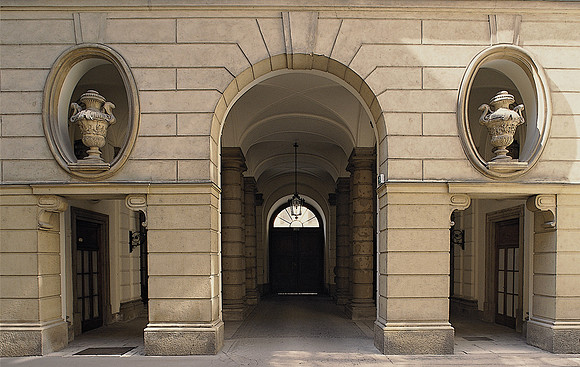 Vienna, Schönborn-Batthyany Palace courtyard to vestibule
