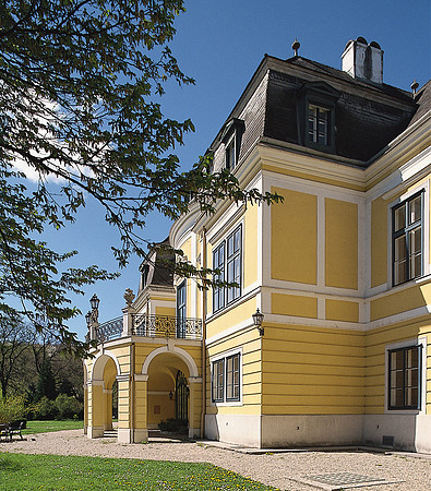 Neuwaldegg, Strattmann Villa oblique view