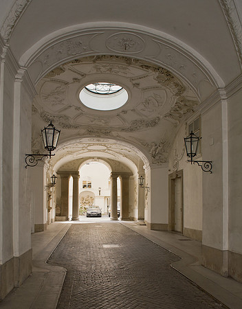 Vienna, City Palace of Prince Eugene carriageway 2